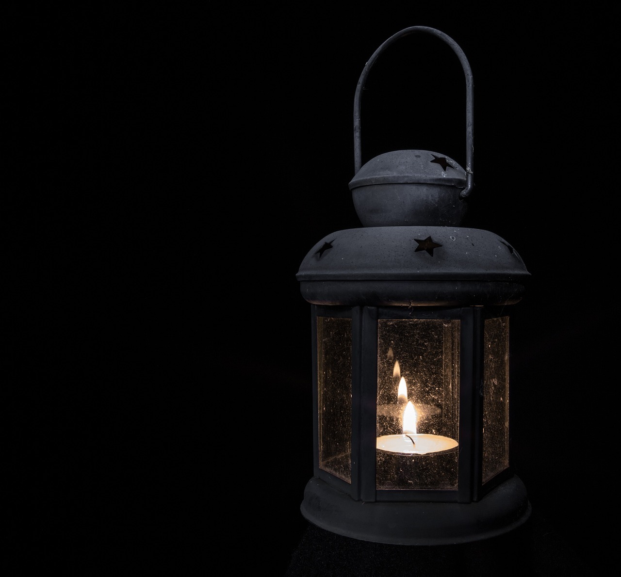 tea light, lamp, lantern-639489.jpg